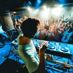 Live Music vs DJ Nights – What to Expect